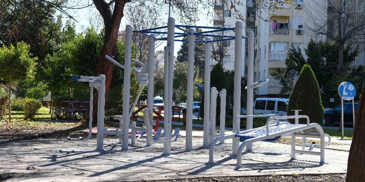 Muratpaşa’da Yangında Zarar Gören Park Yenilendi