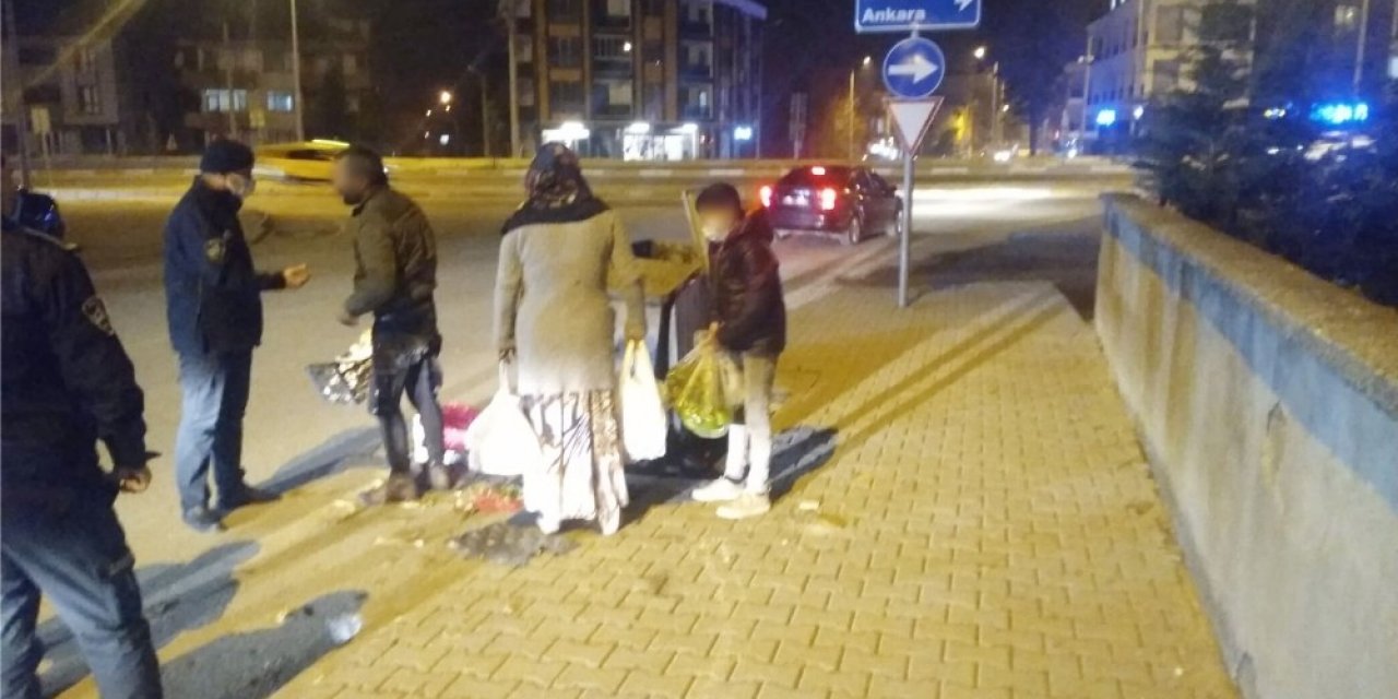 Lüks Araçla Dilenmeye Geldiler, Zabıtaya Yakalandılar