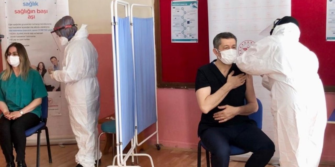 Bakan Selçuk’tan Aşı Paylaşımı