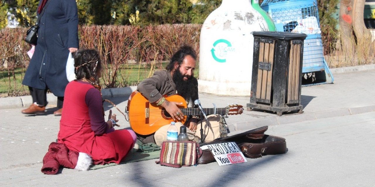 Sokak Müzisyeni Eskişehirlilere Pandemiyi Unutturdu