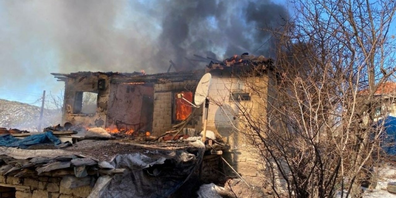 Çömlek Kurutma Sobasından Çıkan Yangında Ev Alevlere Teslim Oldu