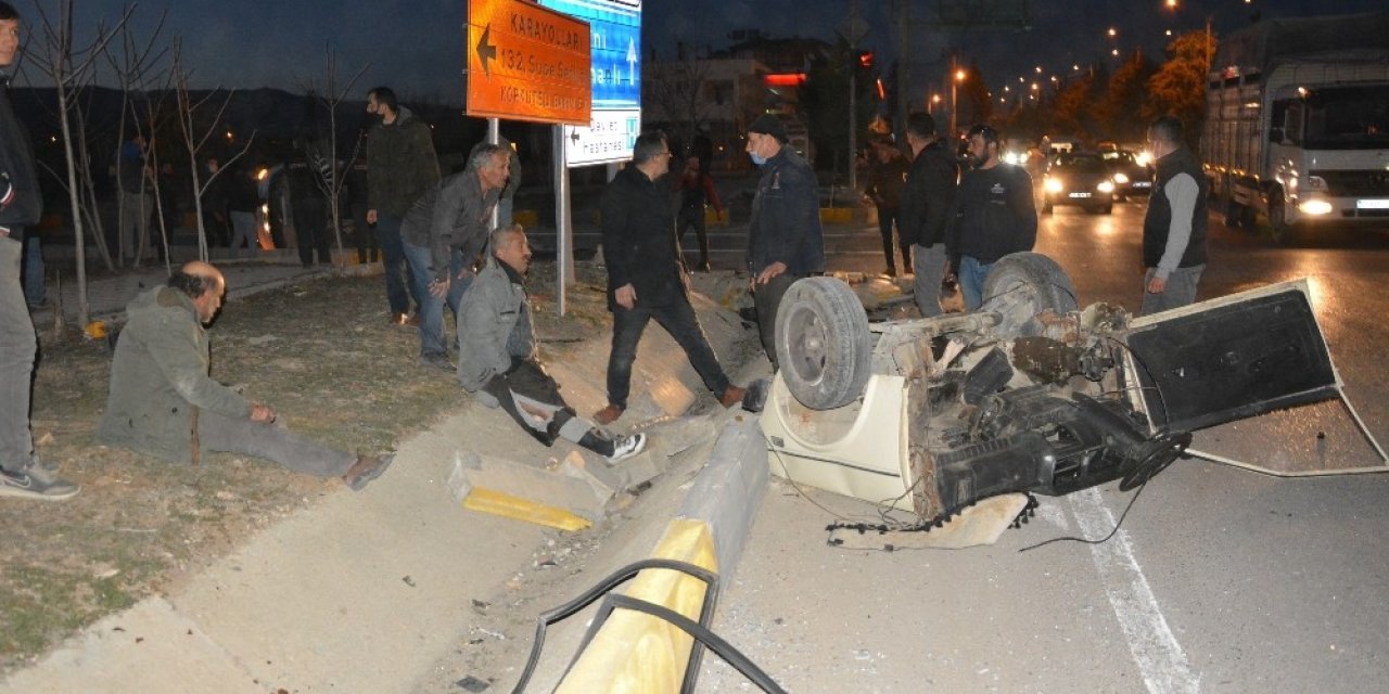 Kazada İkiye Bölünen Araçtan Sağ Çıktılar