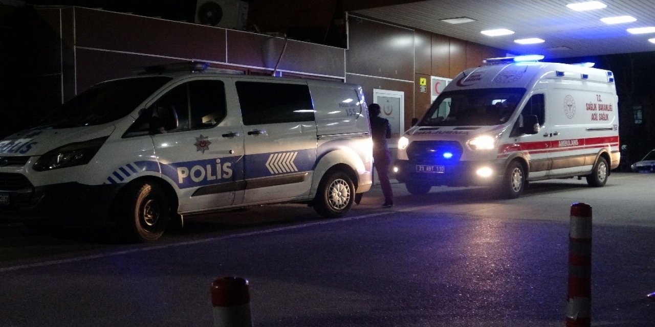 Diyarbakır’da Taşlı, Sopalı Ve Silahlı Kavga: 12 Yaralı