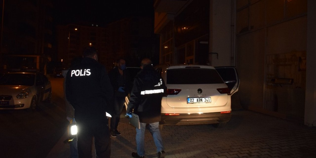 Polisin ’dur’ İhtarına Uymayarak Kaçtı, Aracının İçinden 2 Adet Pompalı Tüfek Çıktı