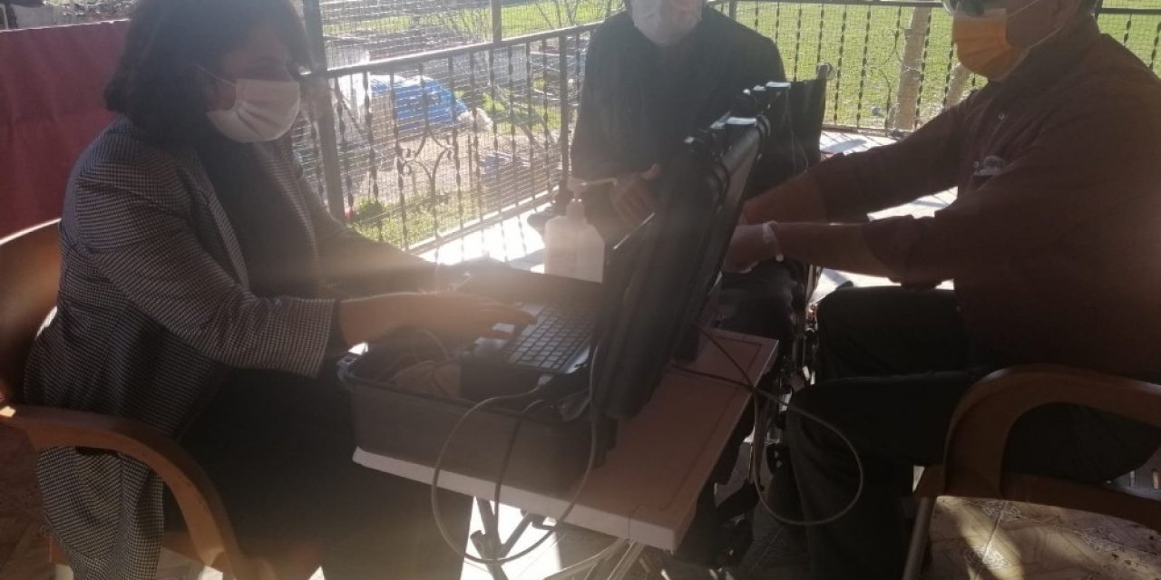 Selendi’de ’adreste Nüfus Hizmeti’ Devam Ediyor