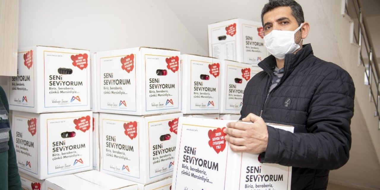 Mersin Büyükşehir Belediyesi, İş Yeri Kapalı 5 Bin 785 Esnafa Gıda Kolisi Dağıtıyor
