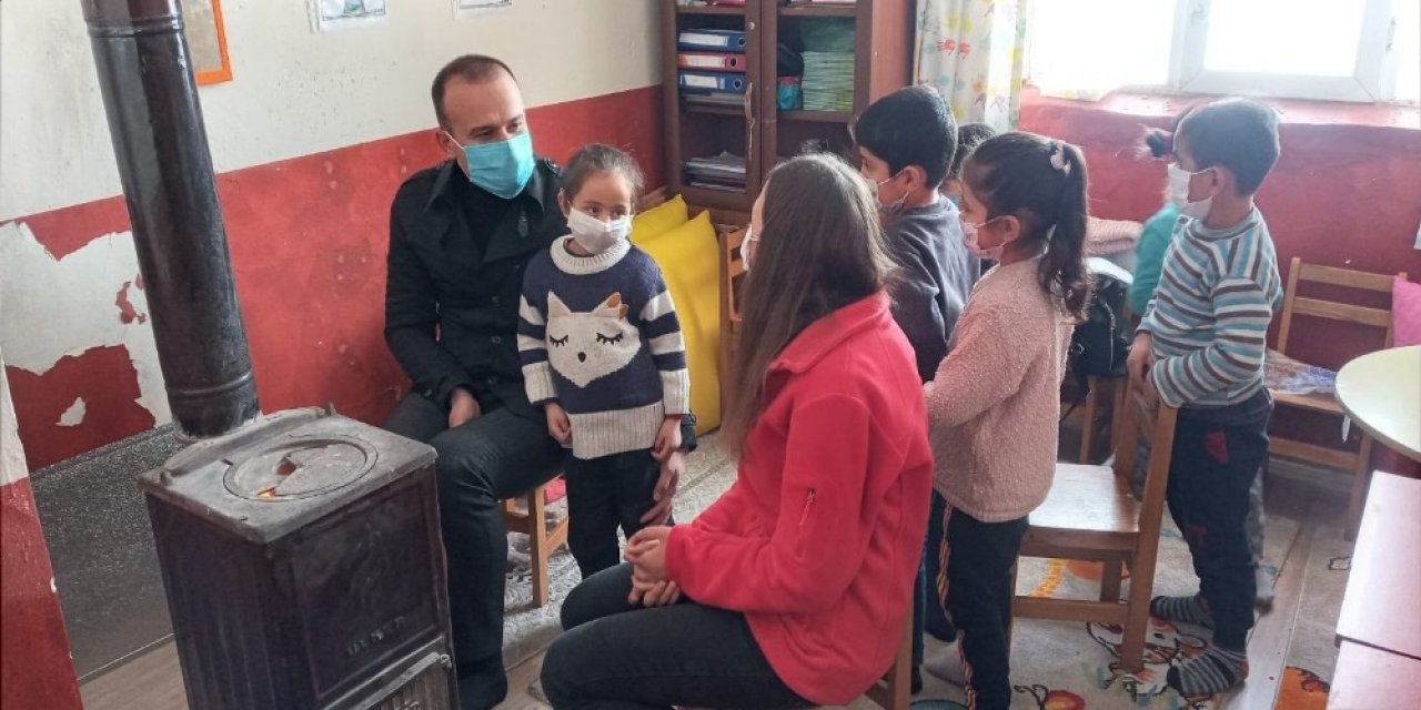 Ağrı Milli Eğitim Müdürü Tekin, Köy Okullarını Ziyaret Etti