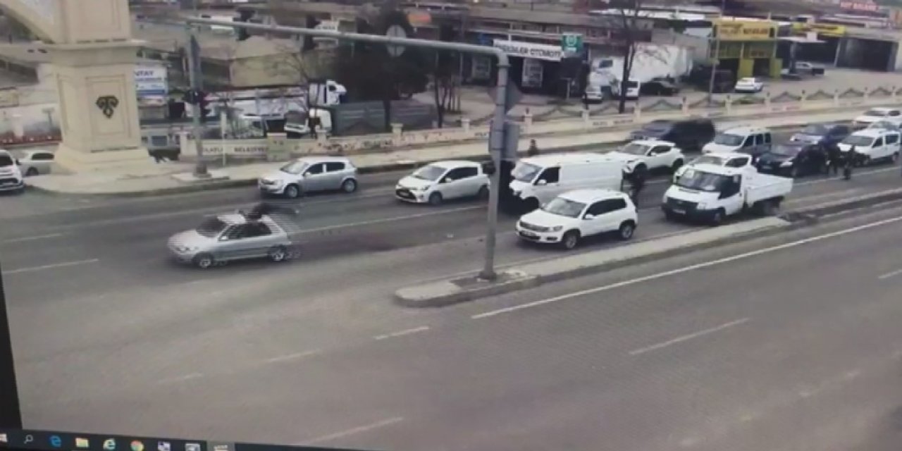 Kahraman Polise Durdurmaya Çalıştığı Araç Çarptı