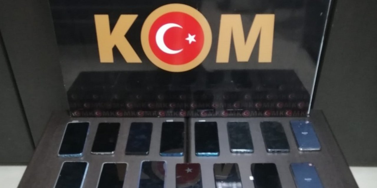 İ̇skenderun’da 13 Gümrük Kaçağı Telefon Ele Geçirildi