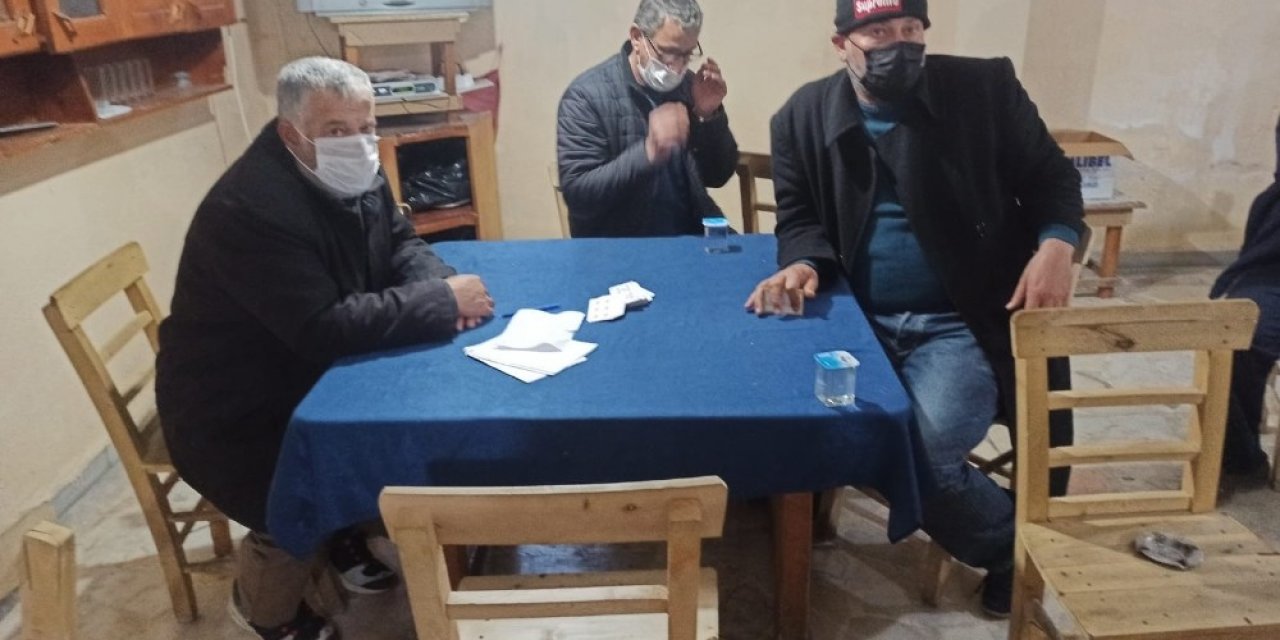 Samandağ’da Kıraathaneye Kumar Baskını
