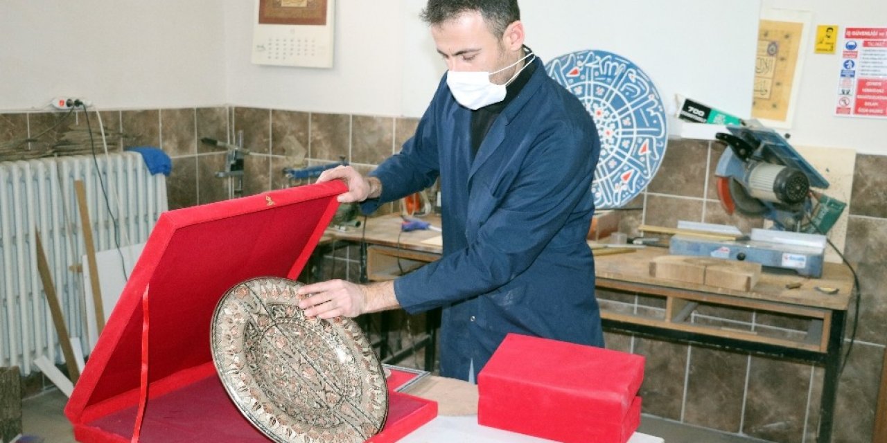 Cezaevinde Tahsil Yaptı, Sanat Öğrendi, Şimdi Yüzlerce Kursiyere Sanat Öğretiyor