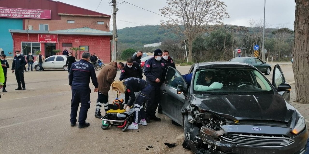 Erdek’te Trafik Kazası: 2 Yaralı