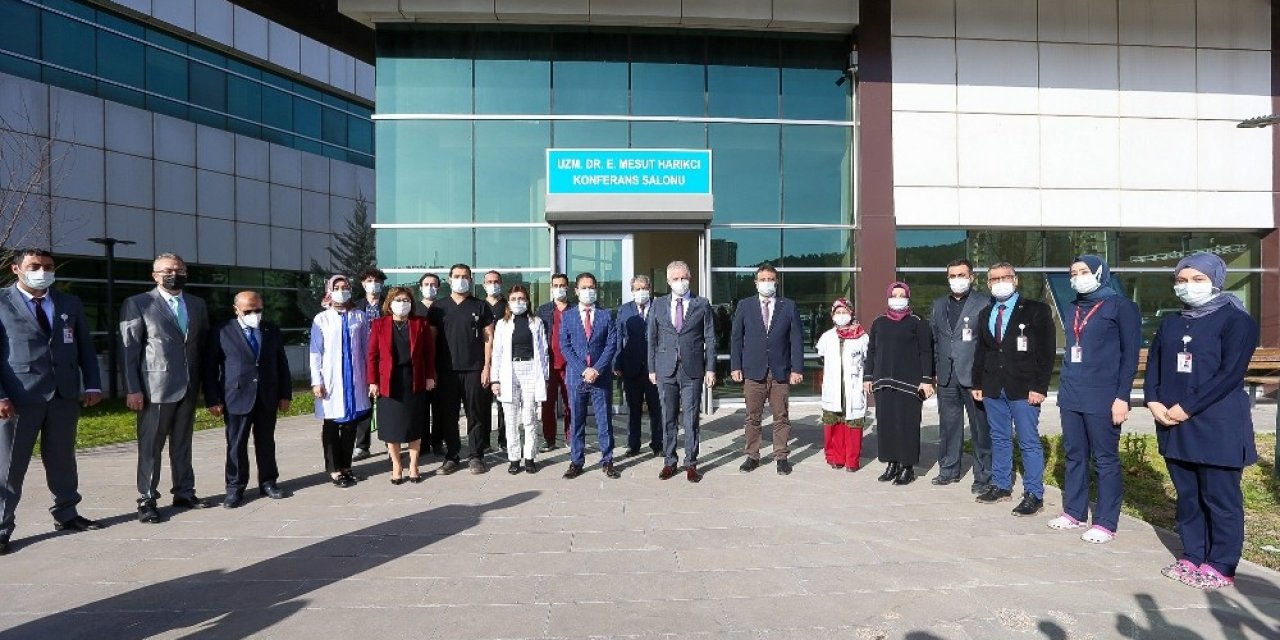 Şahin, İkinci Doz Aşısını Olan Yaşlı Bireyleri Hastanede Ziyaret Etti