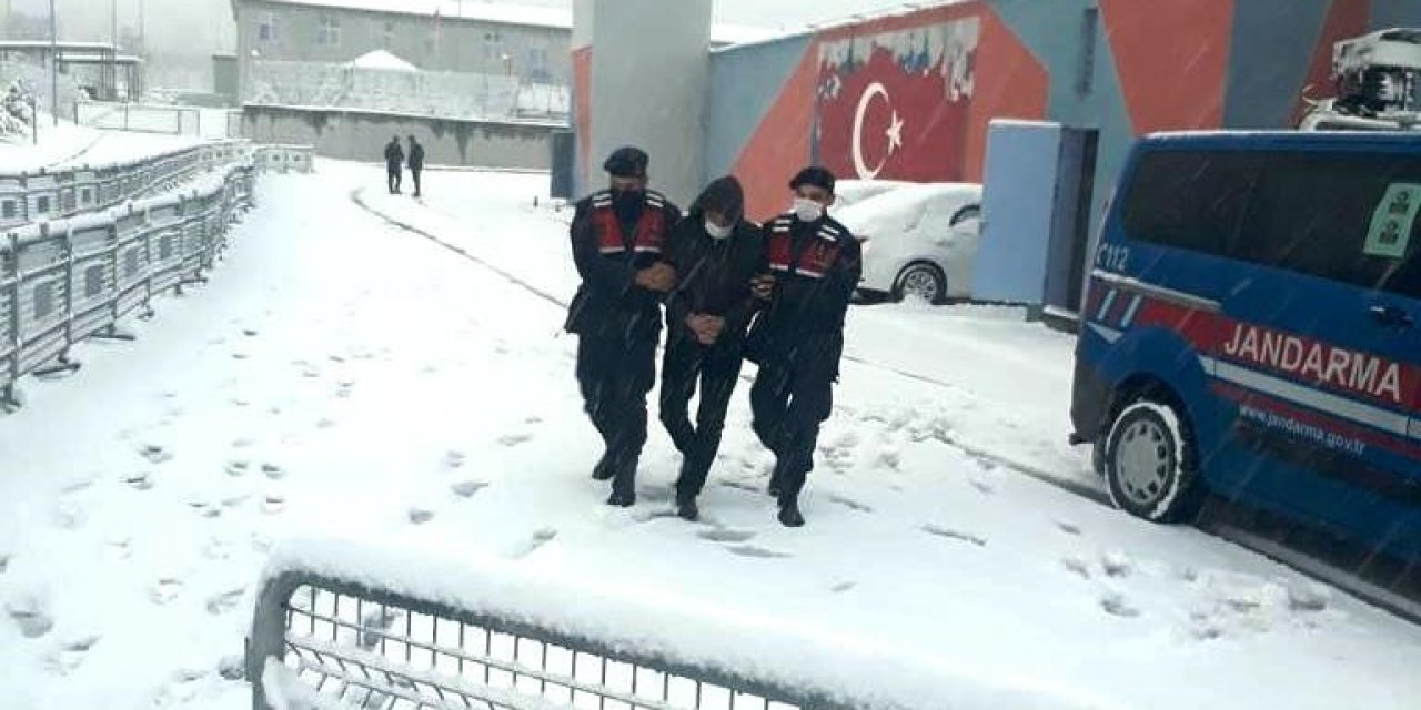 Ateşli Silah Ve Mermileri Ülkeye Sokmaktan Aranan Şahıs Yakalandı