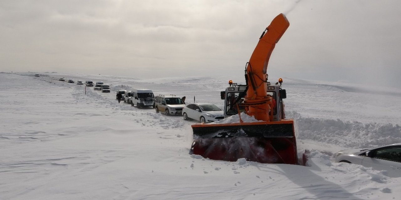 Muş’ta Tipi Ve Fırtınada Mahsur Kalan 100 Kişi Kurtarıldı