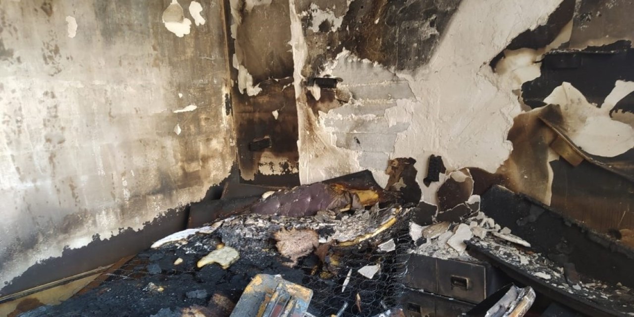 Kızıltepe’deki Otel Yangınında Müşterilerin Kaçış Anı Güvenlik Kamerasına Yansıdı