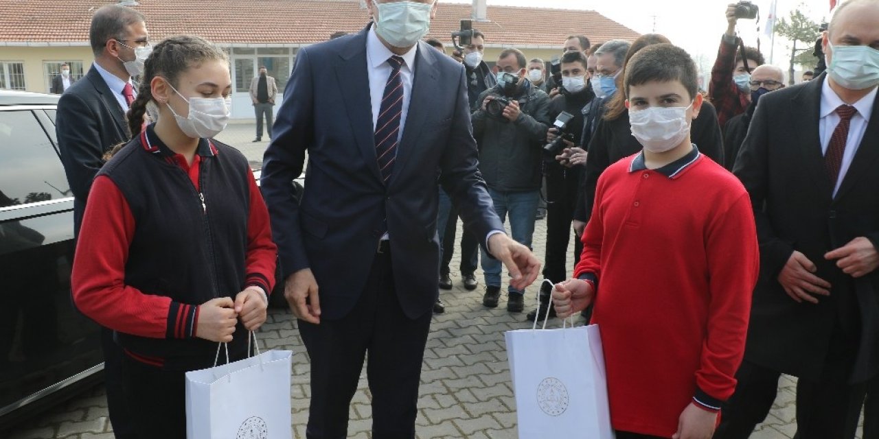 Milli Eğitim Bakanı Ziya Selçuk, Edirne’de Öğretmenlerle Buluştu