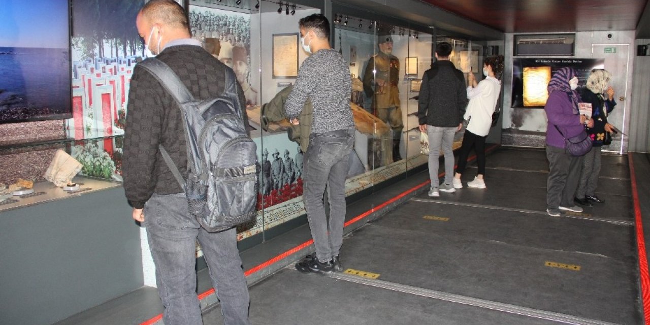 Çanakkale Savaşları Mobil Müzesi Mersinlileri Duygulandırdı