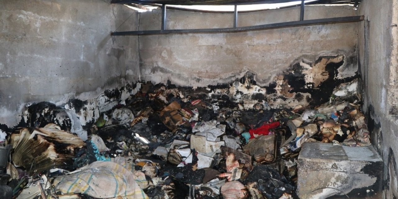 Gazetecinin Yanan Evini Belediye Temizledi