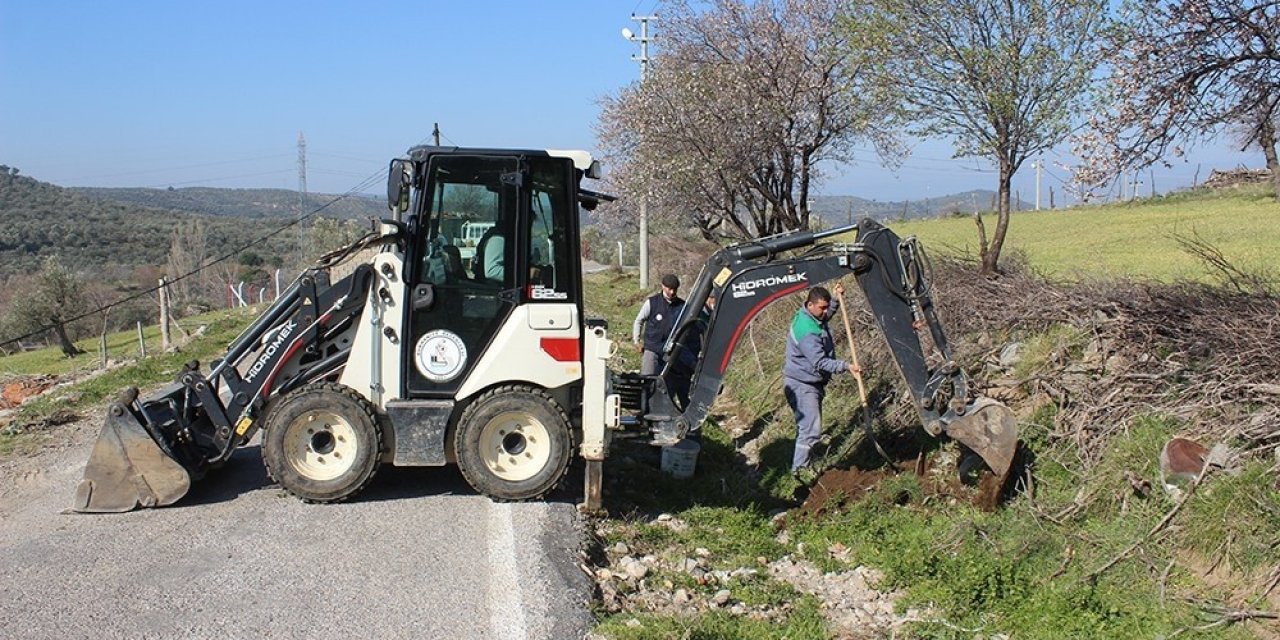 Burhaniye’de Bahadınlı Yolu Ağaçlandırıldı
