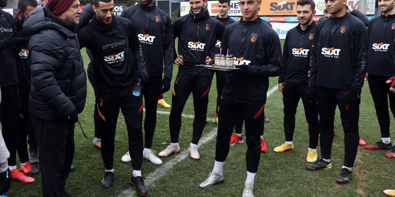 Galatasaray’da Younes Belhanda’nın Doğum Günü Kutlandı
