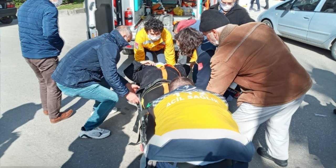 Sinop’ta Motosiklet Yayaya Çarptı: 1 Yaralı