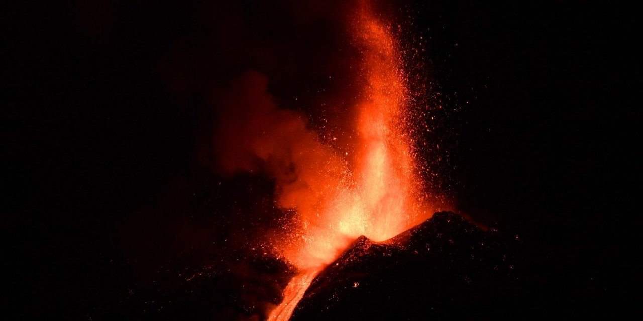 Etna Yanardağı, Son Bir Haftada 6 Kez Faaliyete Geçti