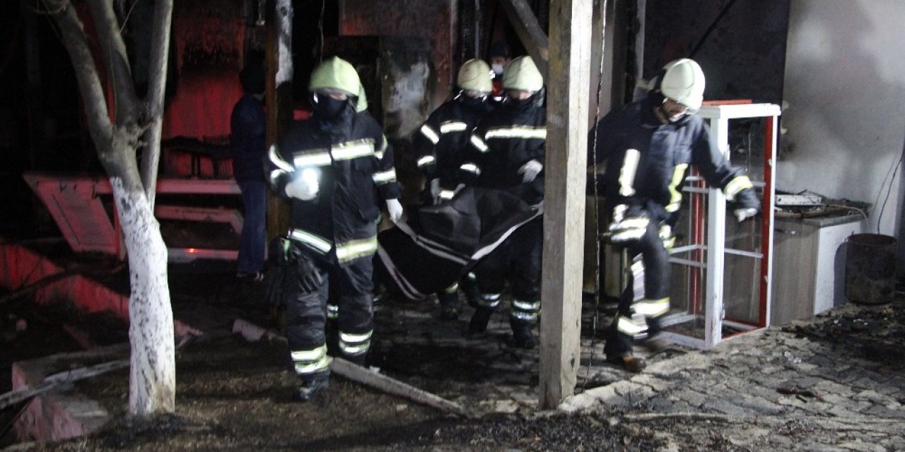 Eğlenmek İçin Geldikleri Restoranda Yanarak Ölen 3 Kişinin Cenazeleri Çıkartıldı