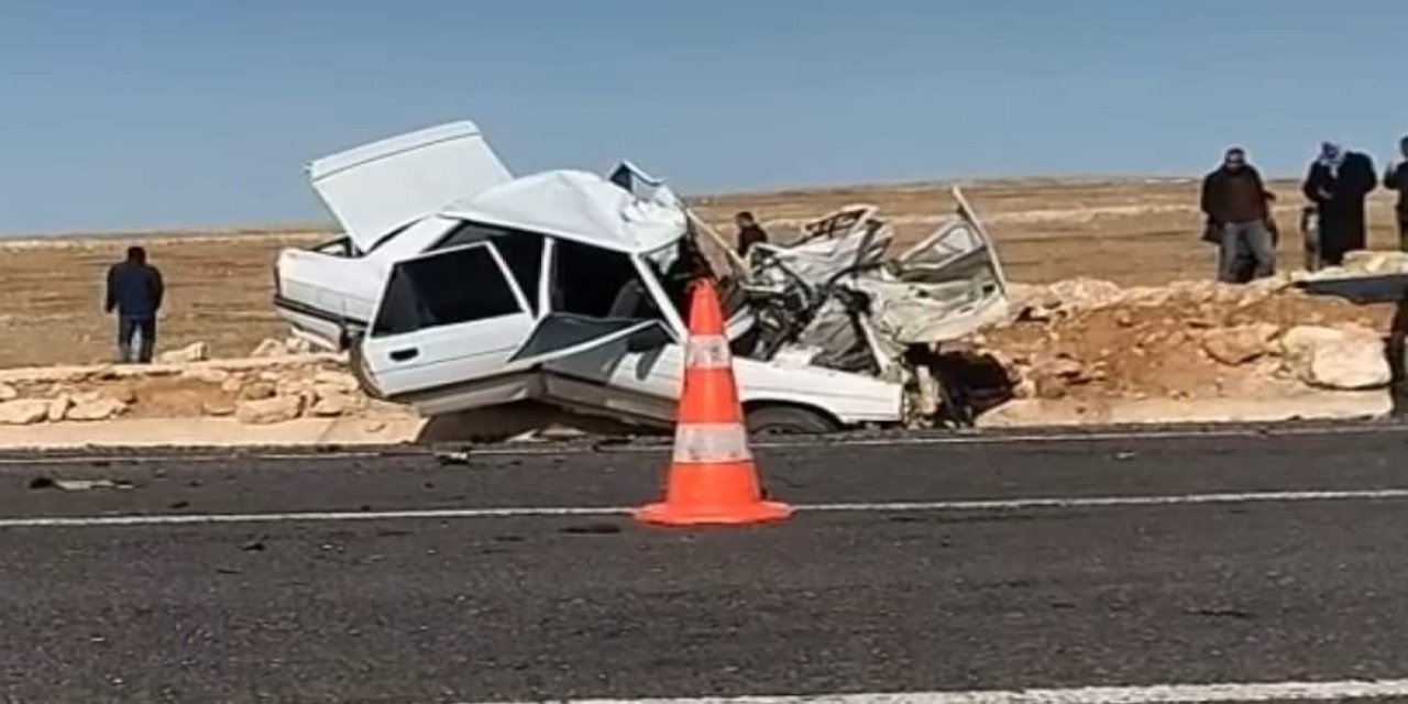 Otomobil Minibüsle Çarpıştı:1 Ölü, 3 Yaralı