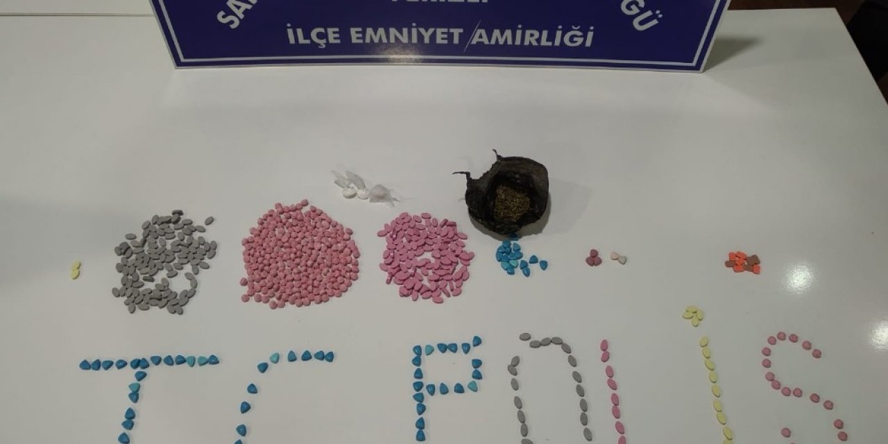 Dur İhtarına Uymayıp, Araçtan Uyuşturucu Maddeleri Atıp Kaçtılar Ama Başaramadılar