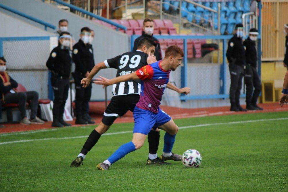 Kardemir Karabükspor, sahasında Etimesgut Belediyespor ile golsüz berabere kaldı.