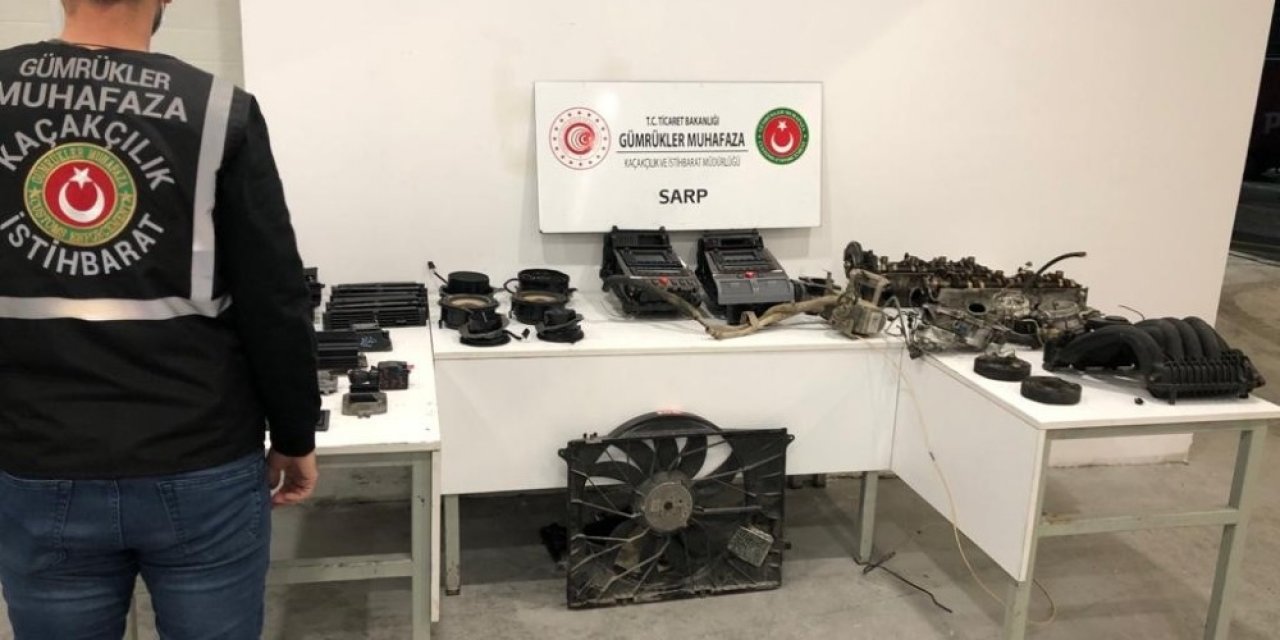 Sarp Sınır Kapısı’nda 36 Bin Liralık Kaçak Otomobil Parçası Ele Geçirildi