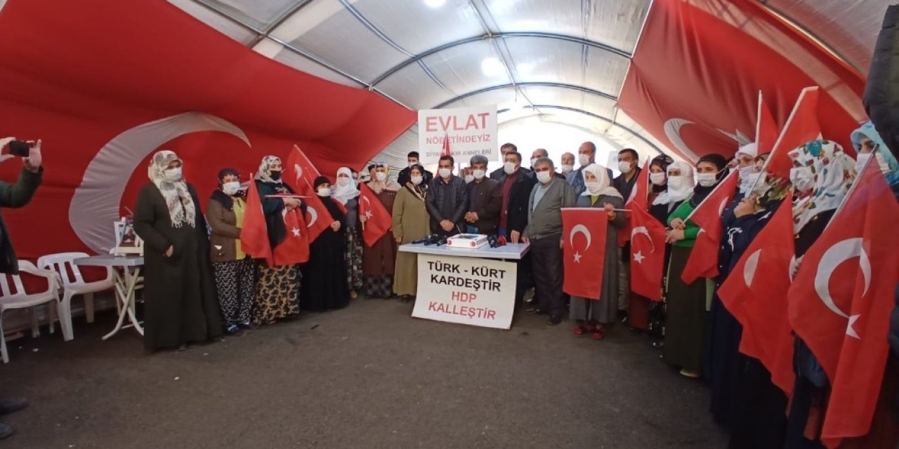 Evlat Nöbetindeki Aileler Cumhurbaşkanı Erdoğan’ın Doğum Gününü Kutladı