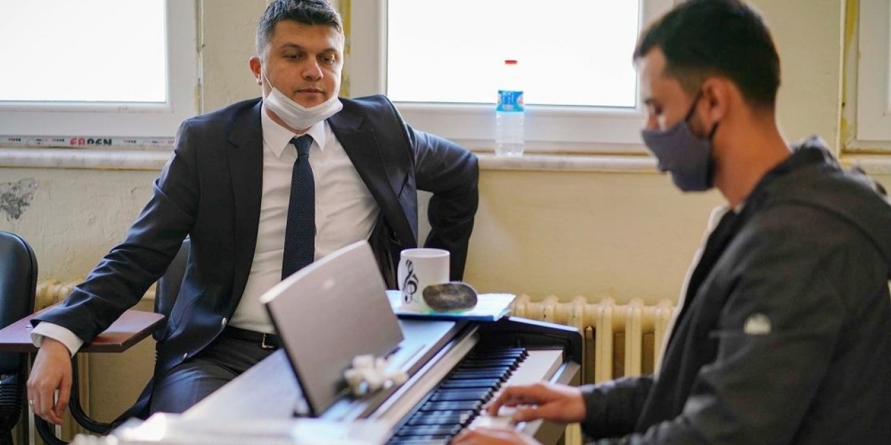Silvan Kaymakamı Öztürk Halk Eğitim Merkezindeki Kursları İnceledi