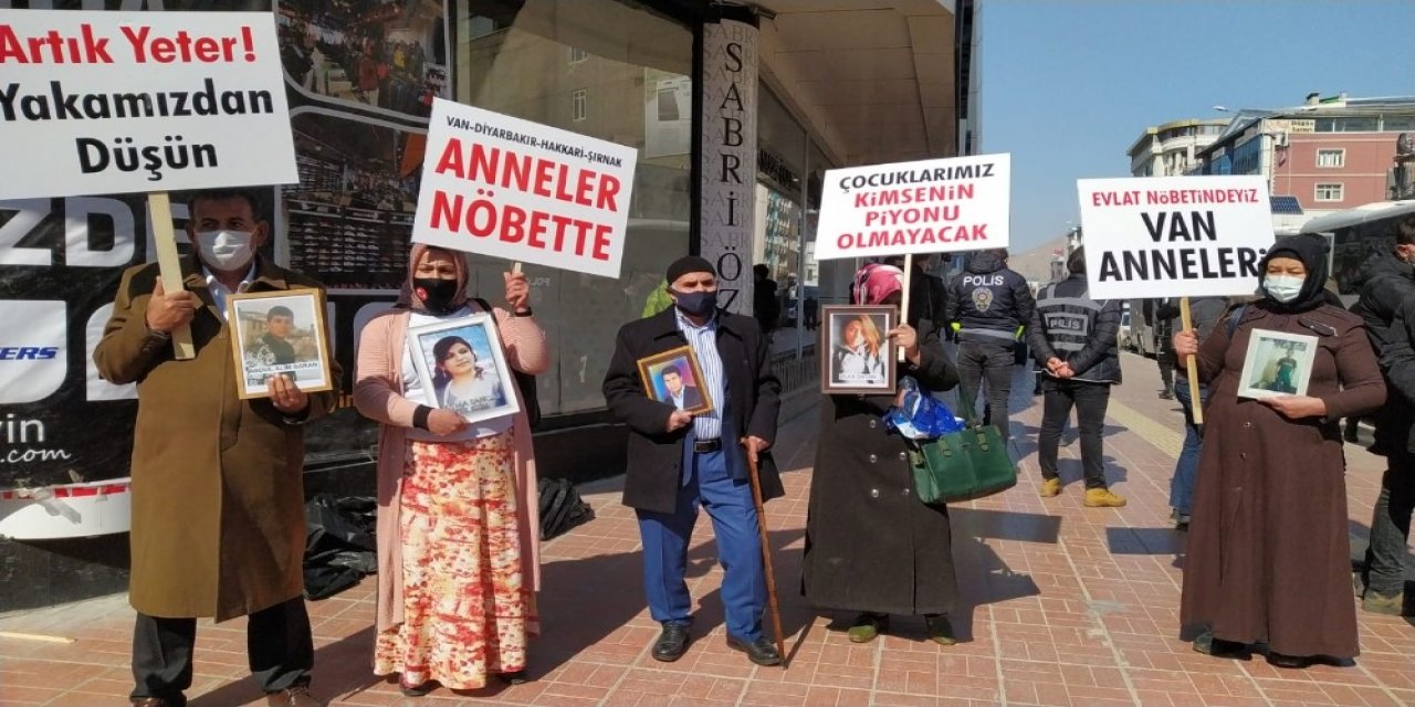 Van Anneleri Terör Örgütünün Elindeki Evlatları İçin Yürüdü