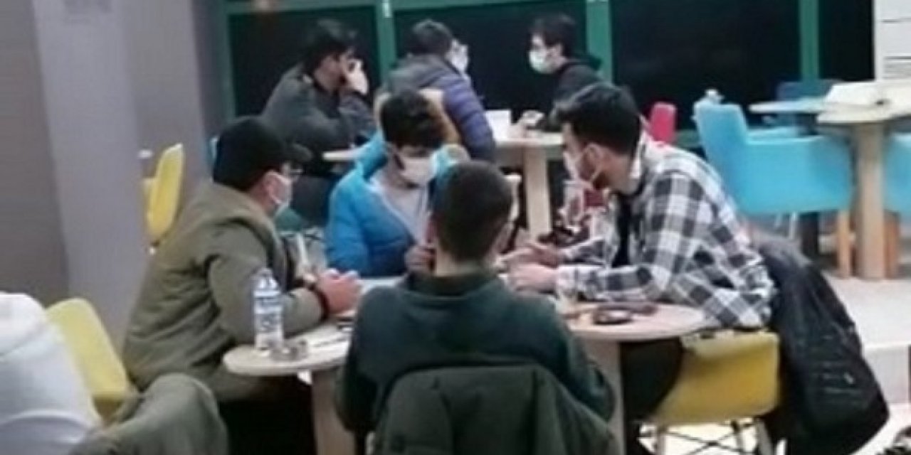 Kapalı Kahvehanede Oyun Oynayıp Sigara Nargile İçerken Yakalandılar