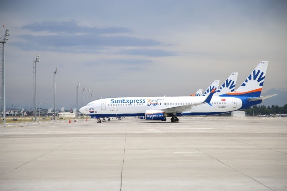 SunExpress, İzmir’de meydana gelen depremin ardından İzmir’e destek olmak için kolları sıvadı.