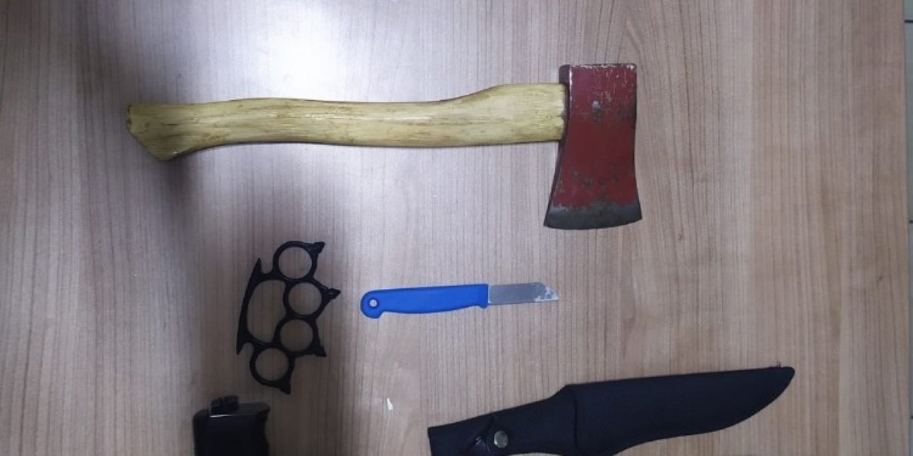 Araçta Yapılan Aramada Ele Geçirilenler Şok Etti