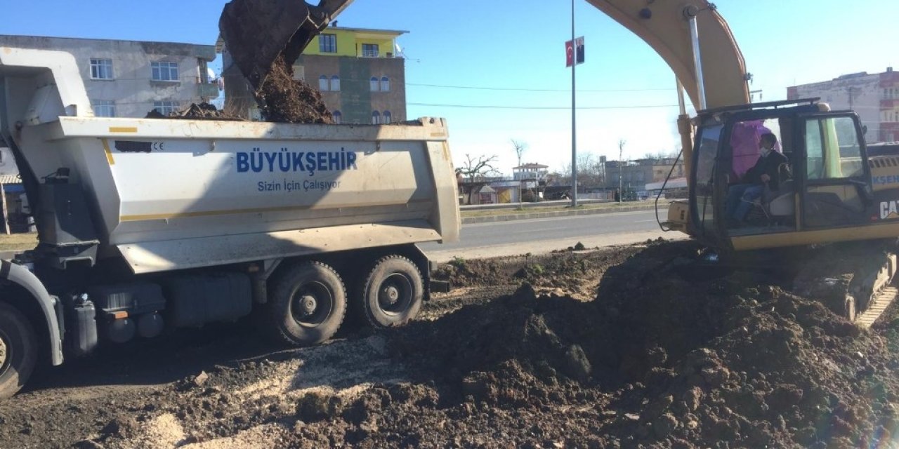 Diyarbakır Büyükşehir Belediyesince Düzenlenen Kavşaklarla Kentin Trafik Yoğunluğu Azalıyor
