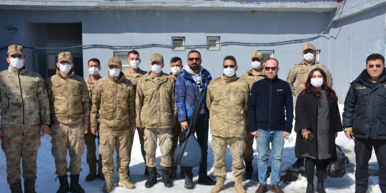 Sanatçı Öngel’den Güvenlik Güçlerine Moral Ziyareti