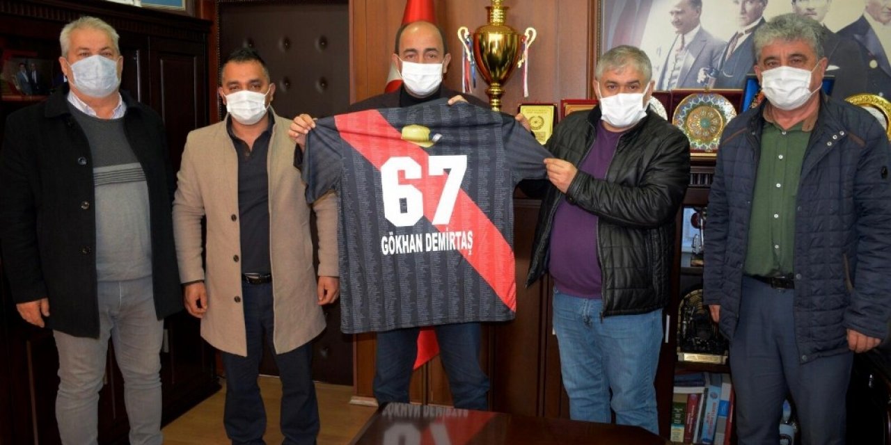 Başkan Demirtaş’a Maden Şehidi Forması