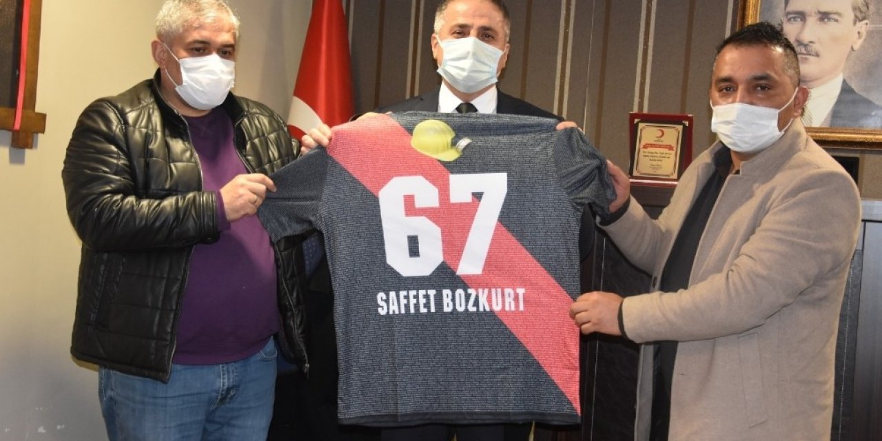 Başkan Bozkurt’a Maden Şehidi Forması