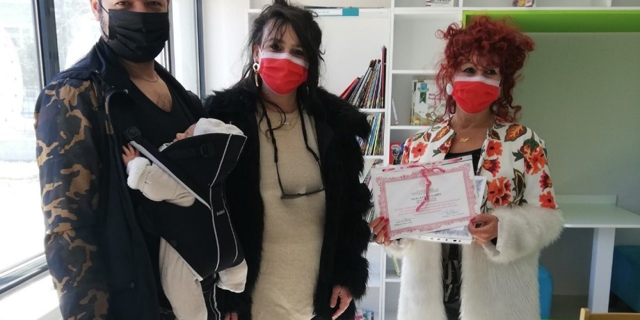 Çanakkale’de 18 Günlük Harika Bebek Kütüphaneye Üye Oldu