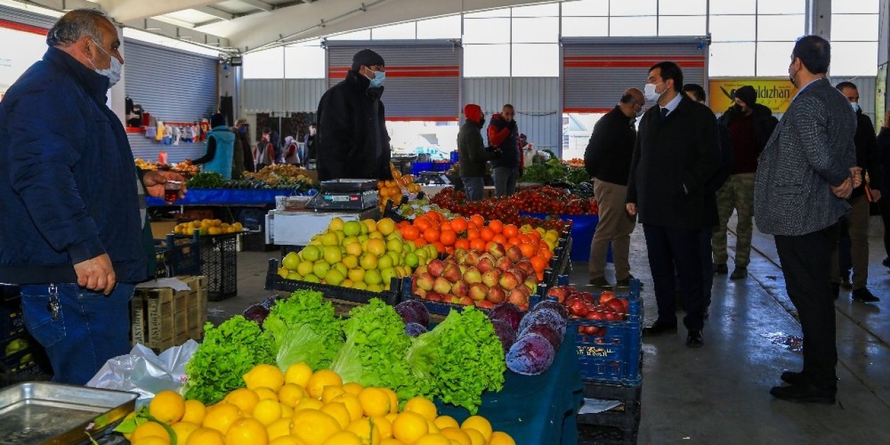 Başkan Çakın, Pazar Esnafının Dertlerini Yerinde Dinledi