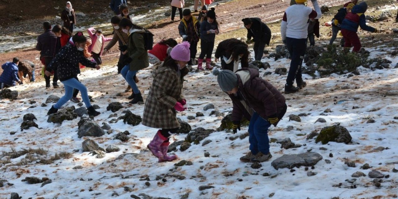 Çocuklar Hem Oynadı Hem Çevre Temizliği Yaptı