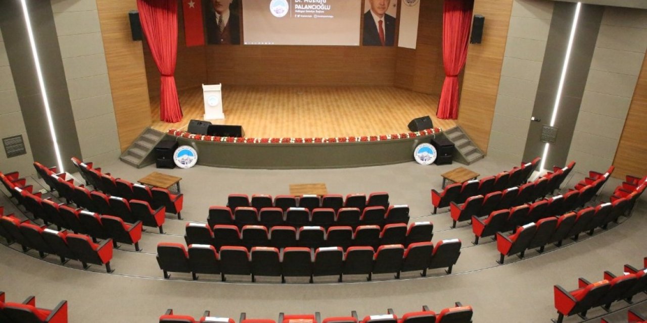 Melikgazi’nin Yeni Tiyatro Salonu Tamamlandı