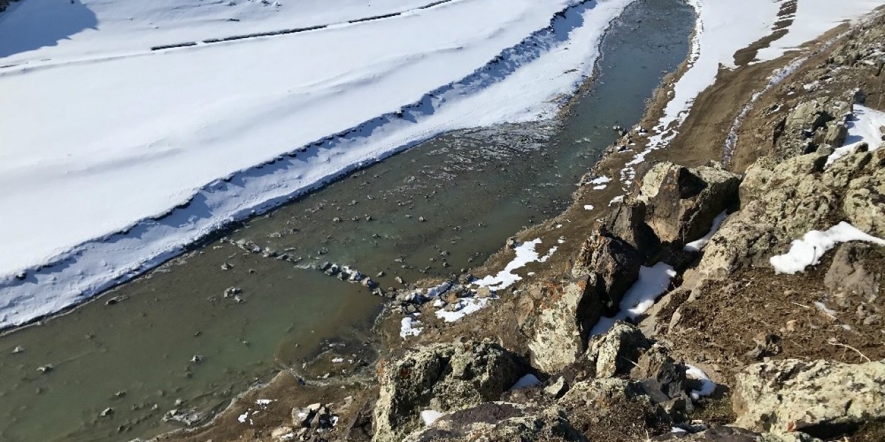 Beyaza Bürünen Murat Kanyonu, Manzarasıyla Göz Kamaştırıyor