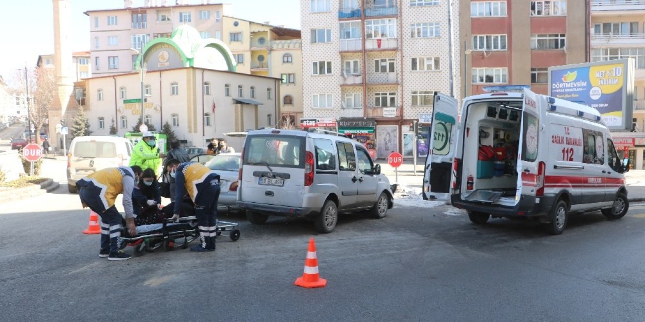 Eşi Doğum Yapmak Üzereydi, Hastane Yolunda Yaşanan Kaza Çılgına Çevirdi