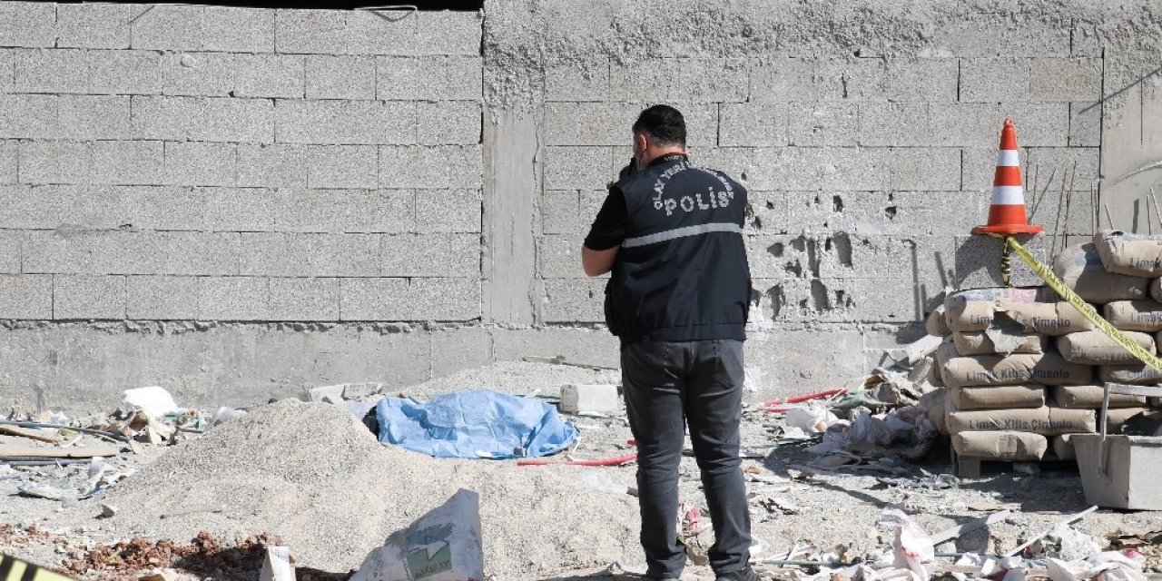 İ̇nşaatın 9’uncu Katından Düşen İşçi Hayatını Kaybetti