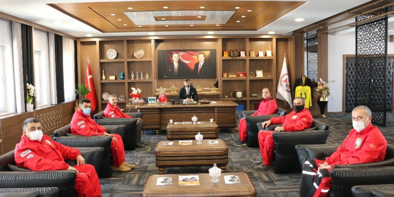 Akut’tan Başkan Tanğlay’a Ziyaret